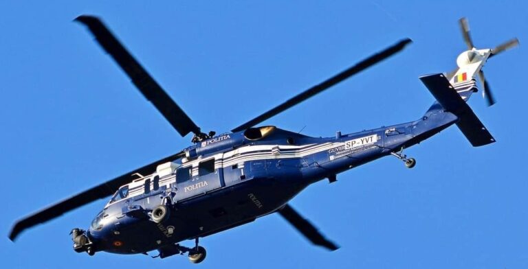Elicopterul Black Hawk al Poliției Române a survolat centura Iașului. Urmează amenzi prin poștă pentru viteză?