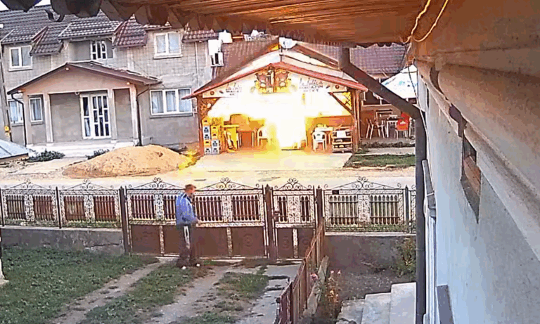 VIDEO| Explozie puternică urmată de incendiu la un magazin din Dâmbovița