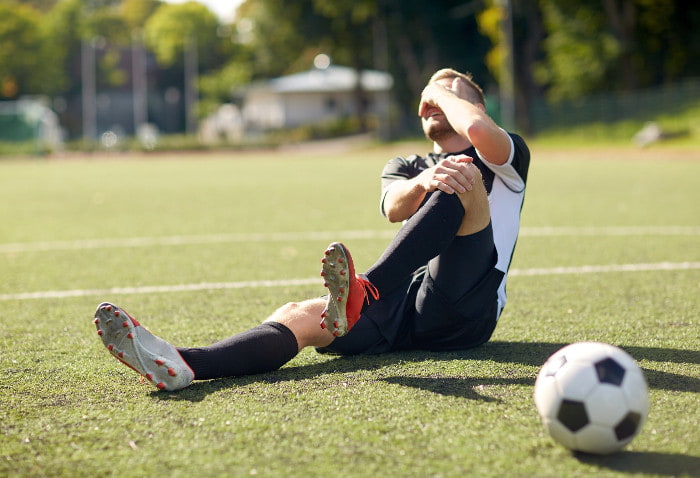  La pușcărie după un fault comis pe terenul de fotbal. Proces nemaiauzit pe masa judecătorilor ieșeni. Care a fost sentința