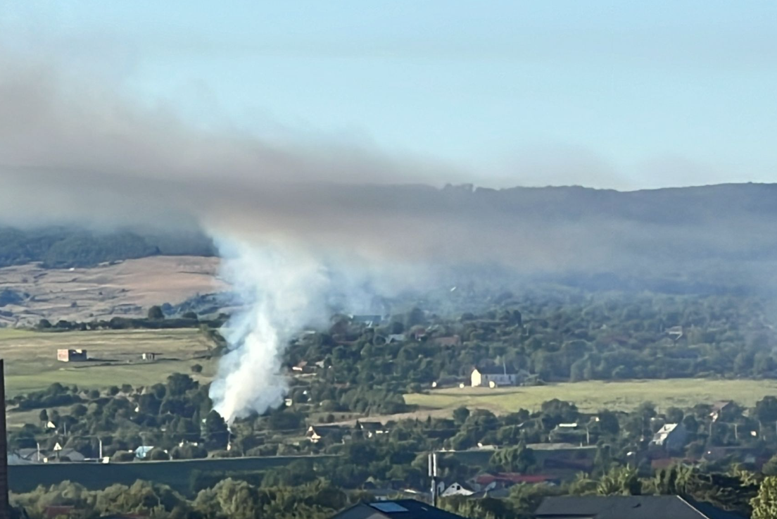  Incendiu puternic la o casă din Ciurea. Intervin mai multe echipaje de pompieri