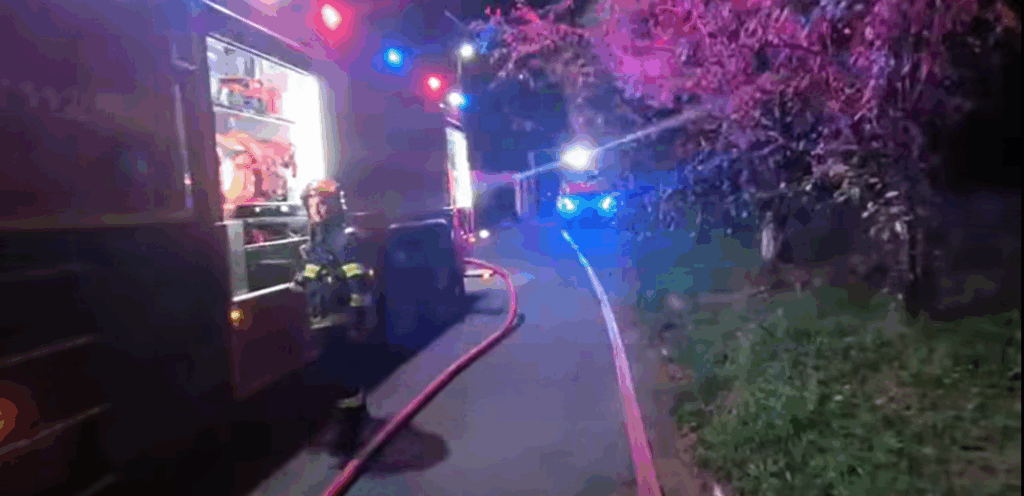  Incendiu de amploare la hala cu muniţie a Fabricii de arme Cugir. Autorităţile au emis mesaj RO-ALERT