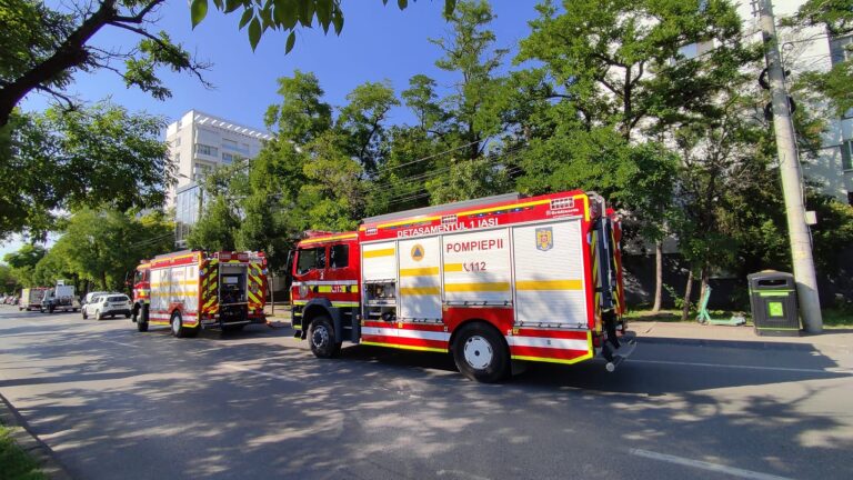 VIDEO| Incendiu la un apartament din Iași. 24 de persoane, evacuate din bloc - UPDATE