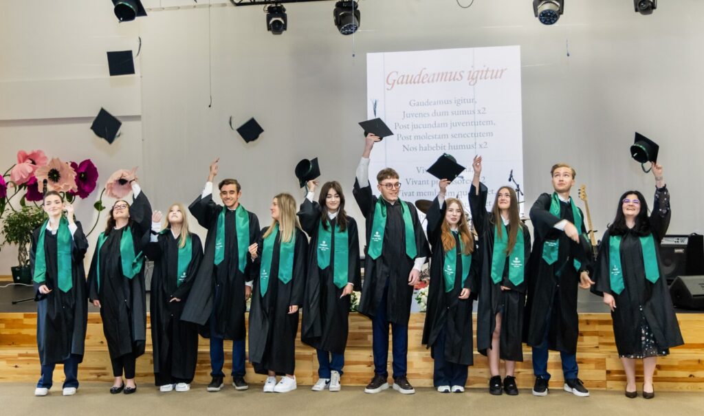  Performanță remarcabilă pentru elevii de la Liceul Paradis din Iași: note de top mondial la examenele Cambridge IGCSE și A Levels