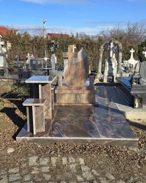 Ieșenii nu scapă de prețuri mari și inflație nici în Lumea de Apoi. Cel mai scump loc de veci a ajuns 25.000 euro. Care mai sunt prețurile în cimitire?
