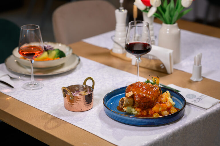 Hotel DUKAT Gura Humorului propune un pachet special de Ziua Națională