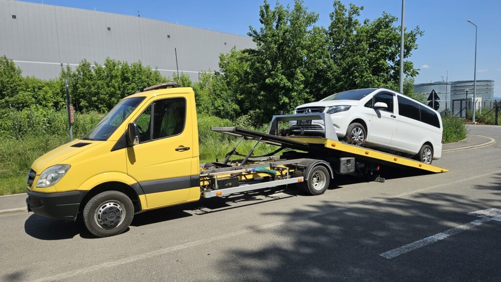  Vacanță cu mașina: o cheie uitată înăuntru, un cauciuc care explodează sau un motor supraîncălzit – cum le rezolvăm? Sfaturi de la un specialist din Iași pentru șoferi 