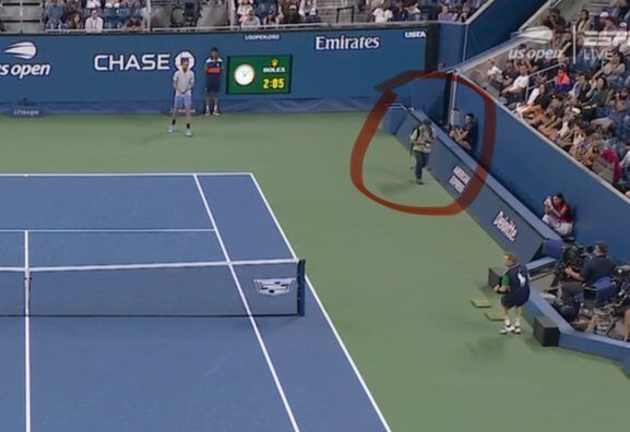 VIDEO | Un fotograf a intrat pe teren în timpul meciului dintre Daniil Medvedev și Benjamin Bonzi, de la US Open. Rusul și-a pierdut cumpătul
