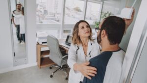 Cum se explică faptul că generațiile de azi sunt mai înalte decât cele din trecut? Inedita analiză a unui universitar ieșean