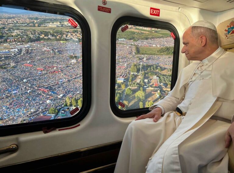 Peste un milion de credincioşi au asistat la liturghia Papei Leon la închiderea Jubileului Tinerilor de la Roma