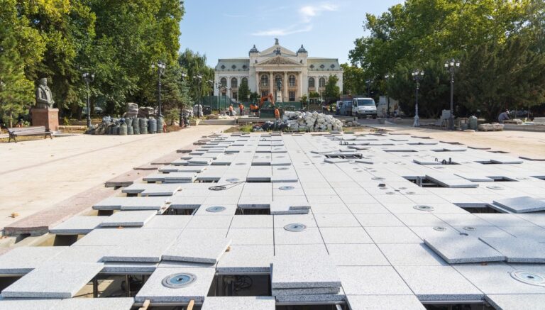 Modernizarea parcului din fața Teatrului Național, aproape de final: lucrările sunt realizate în proporție de 90%