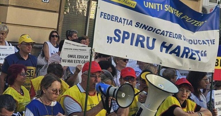 Încă o zi de proteste ale cadrelor didactice din învăţământul preuniversitar, la Ministerul Educaţiei. Profesorii ameninţă cu boicotarea începerii anului şcolar