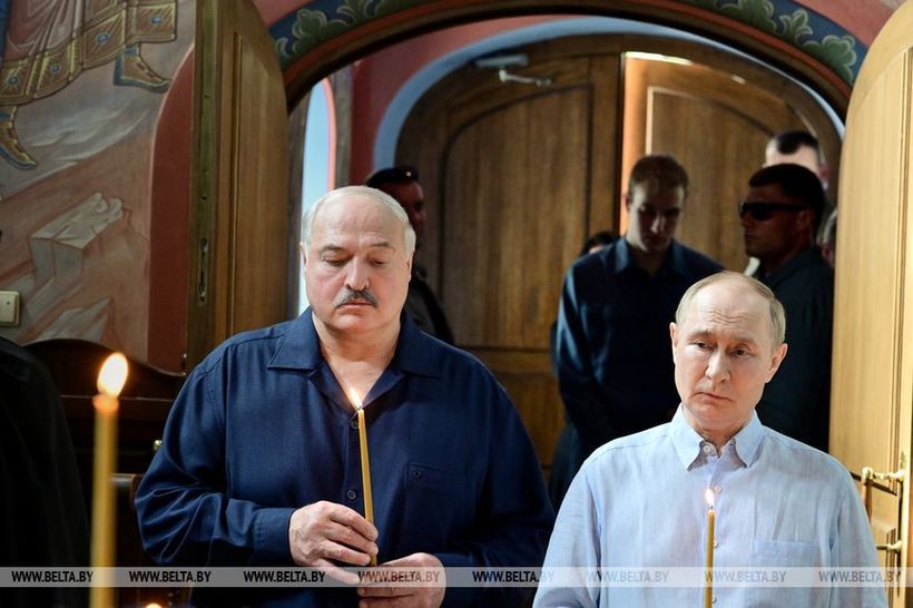  Putin l-a dus pe Lukaşenko la mănăstire. Președintele rus a declarat că nu este impresionat de ultimatumul lui Trump şi nu va da înapoi în Ucraina