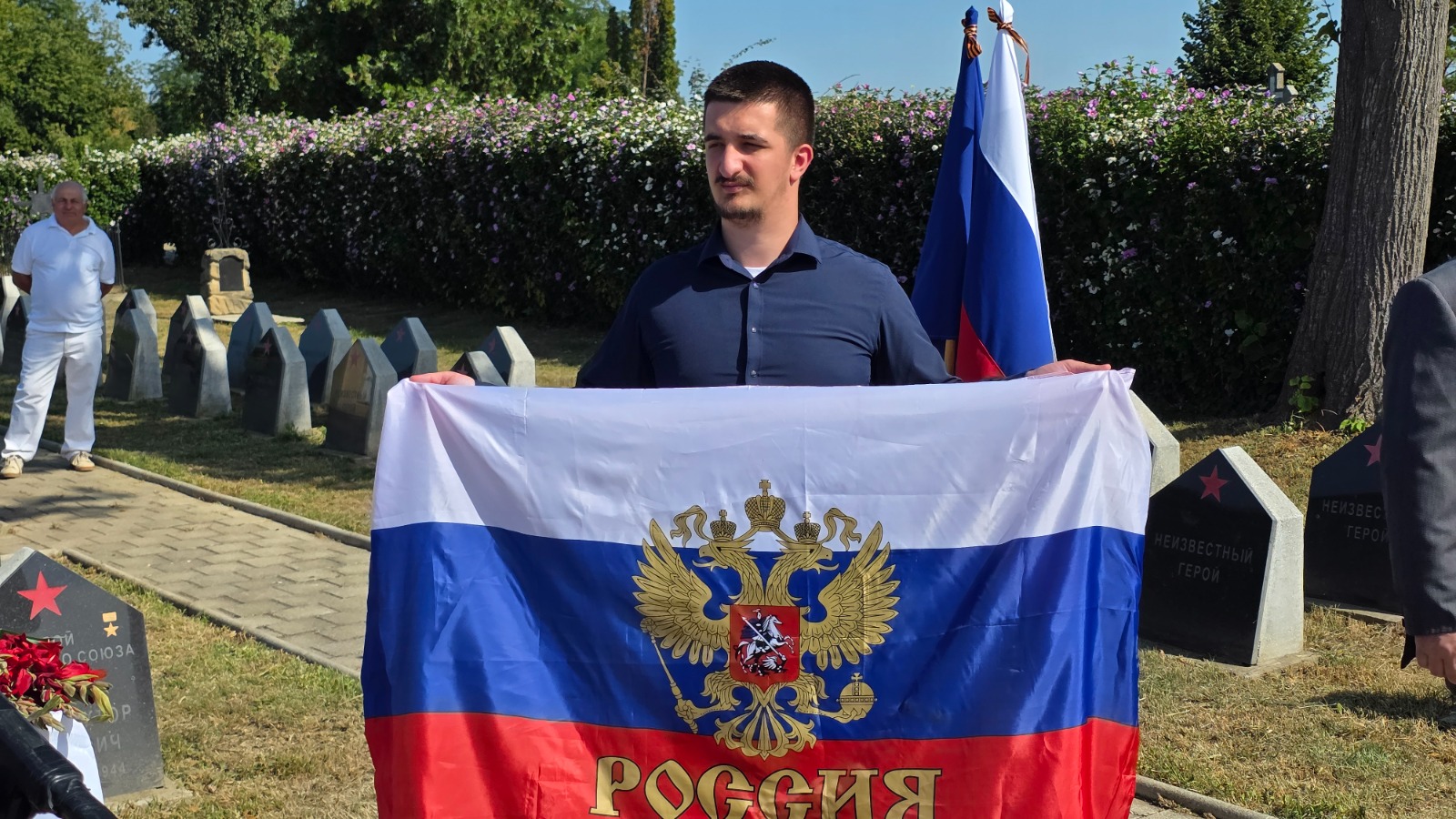 Steagul Rusiei a fluturat ieri la Ia&#537;i, la Eternitatea: ambasadorul Moscovei &#537;i rusofili locali au &#539;inut lec&#539;ii despre &bdquo;denazificarea Ucrainei fasciste&rdquo;