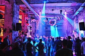 Cel mai mare club de noapte gay din Germania şi-a declarat falimentul. Fenomenul care ia amploare în Berlin