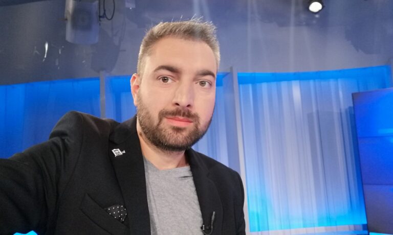Surse G4Media: Un fost candidat la președinția României, dus la audieri de poliție după ce un apelant la 112 a sesizat că acesta ar fi abordat pe social media un minor de 15 ani, pentru a-l determina să întrețină relații sexuale