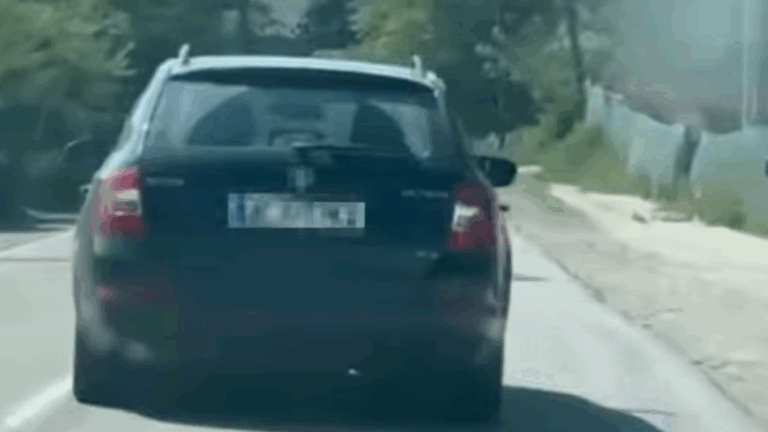 VIDEO | Şofer cu alcoolemie uriașă, filmat în timp ce conducea haotic pe un drum naţional. El a fost oprit de poliţişti