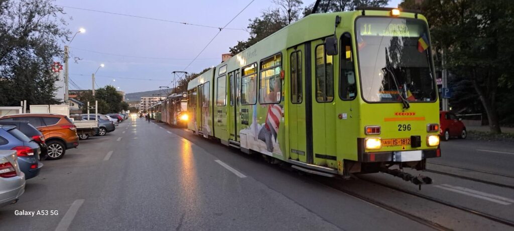  Accident între un tramvai şi un autobuz, în Pasajul Victoriei din Capitală – Mai multe persoane primesc îngrijiri