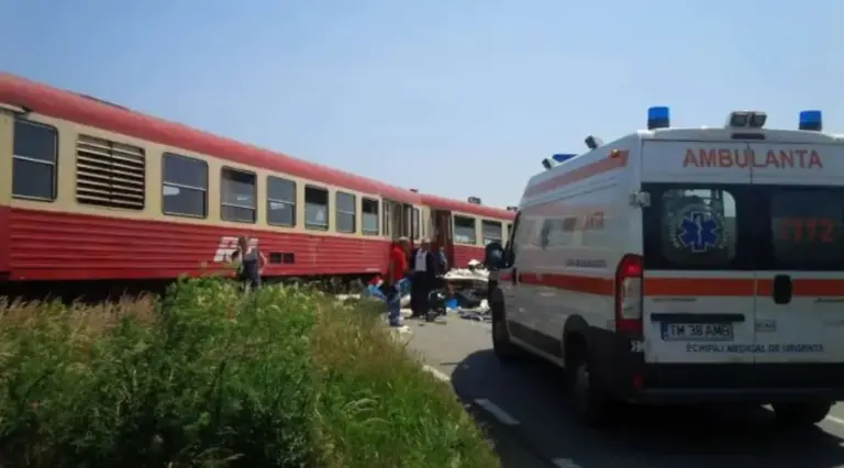 Două fetiţe de 9 şi 12 ani, rănite în tren după ce un geam a căzut peste ele în vagon