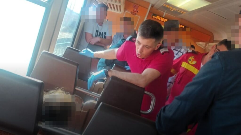  Momente de panică într-un tren care circula pe ruta Iași – Dorohoi. Unei tinere de 30 de ani i s-a făcut rău și a leșinat