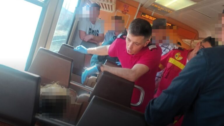 Momente de panică într-un tren care circula pe ruta Iași – Dorohoi. Unei tinere de 30 de ani i s-a făcut rău și a leșinat