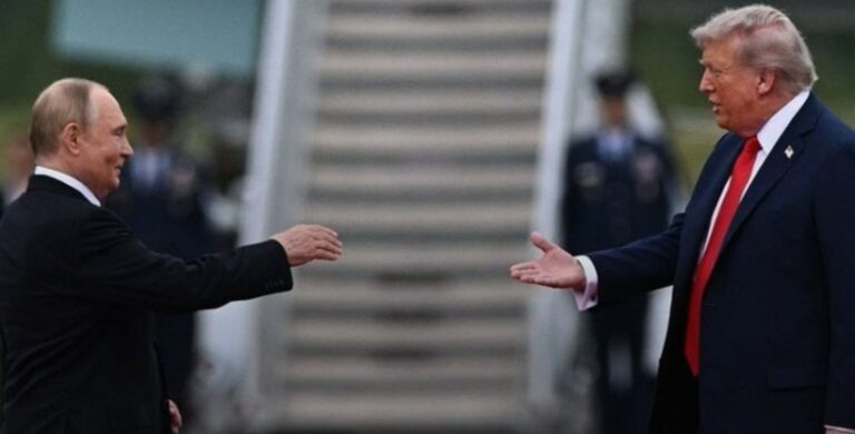 În timp ce Moscova organizează exerciţii nucleare, Trump anunţă sancţiuni dure împotriva companiilor petroliere din Rusia şi renunţă la dialogul direct cu Vladimir Putin