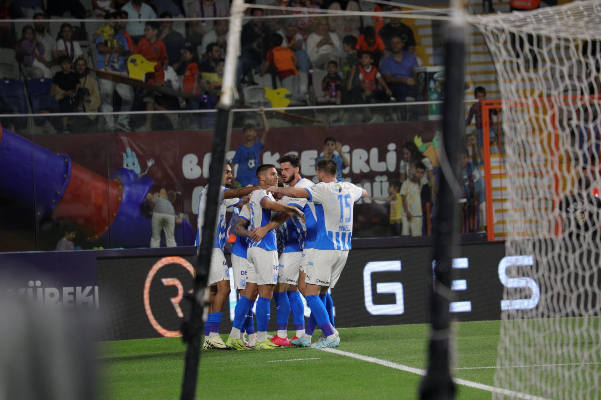 Victorie uriașă în Conference League pentru Craiova: Istanbul Başakşehir – Universitatea Craiova 1-2