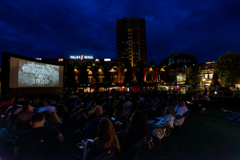 Caravana TIFF Unlimited ajunge la Palas. Cinefilii se bucură de proiecții speciale, iar cei mici se distrează la atelierele de creație de la Party Factory