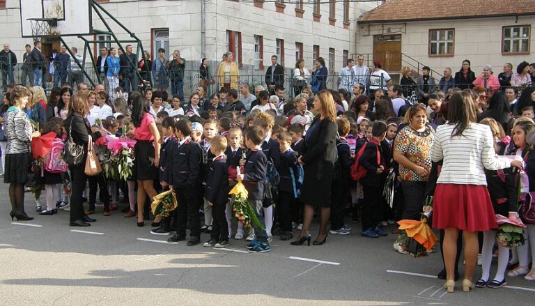 File din jurnalul elevului Nelu: „sa ânceput școla”