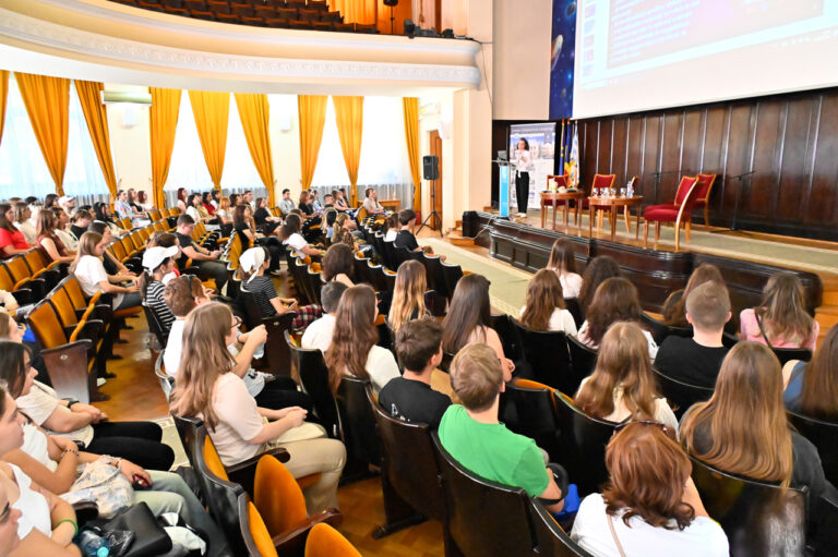 UAIC îi ajută pe boboci să se integreze ușor și să aibă un parcurs academic de succes