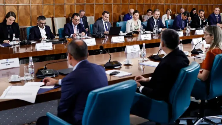 Cât costă tratația oferită în ședințele de Guvern și prețul uriaș cu care se închiriază mașini de la RAAPPS