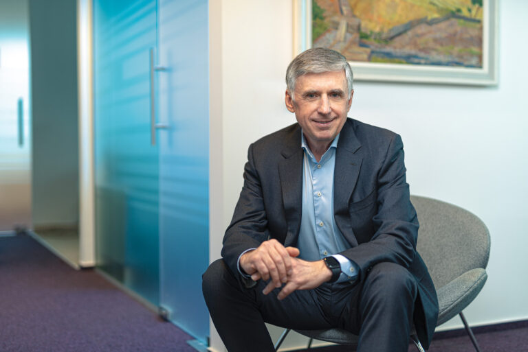 „Rușii vor să schimbe regimul de la Chișinău”: Ion Sturza avertizează România asupra mizei alegerilor din Republica Moldova