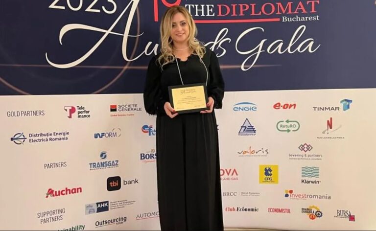 Defapt.ro - Soția unui senator recent exclus din SOS, promovată nr. 2 peste aeroportul Otopeni