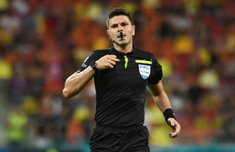 Fotbal: Marian Barbu și Istvan Kovacs vor arbitra în prima etapă a Ligii Campionilor