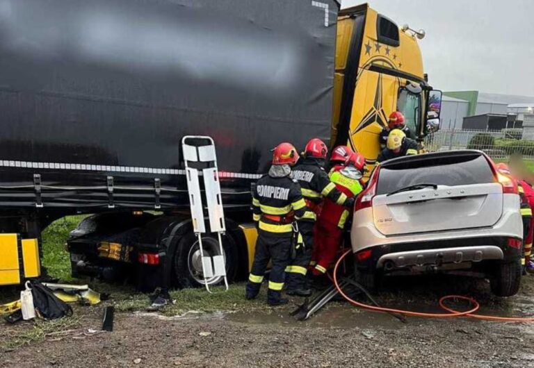 FOTO - Un nou accident grav pe „drumul morții” din Moldova – Patru victime după impactul cu un TIR
