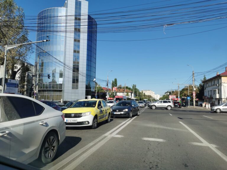 Cozi ca într-o zi de lucru pe Bucium. Trafic bară la bară de la Dedeman până la OMV Petrom