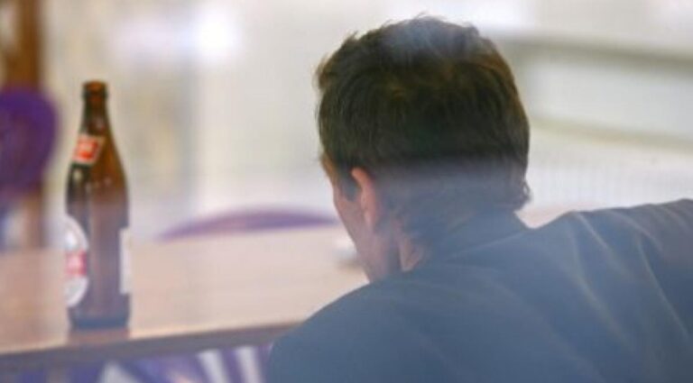 ALCOOLUL UCIDE | Iașul deține recordul național la alcoolemie. Explicații medicale: cum pot rezista unii oameni la valori ce ucid și un hipopotam, iar alții „cad” la două pahare