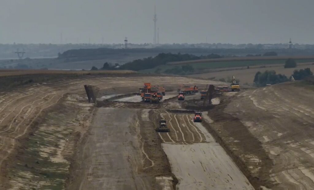  Șeful CNAIR: Lucrările pe tronsonul Bacău-Pașcani al Autostrăzii Moldovei se apropie de 40%. Câți muncitori are Umbrărescu pe șantier