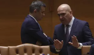 Grindeanu, despre relația cu Bolojan: Nu suntem cu inimioare trimise pe grupuri de WhatsApp. Cui îi trimite totuși „inimioare” liderul PSD
