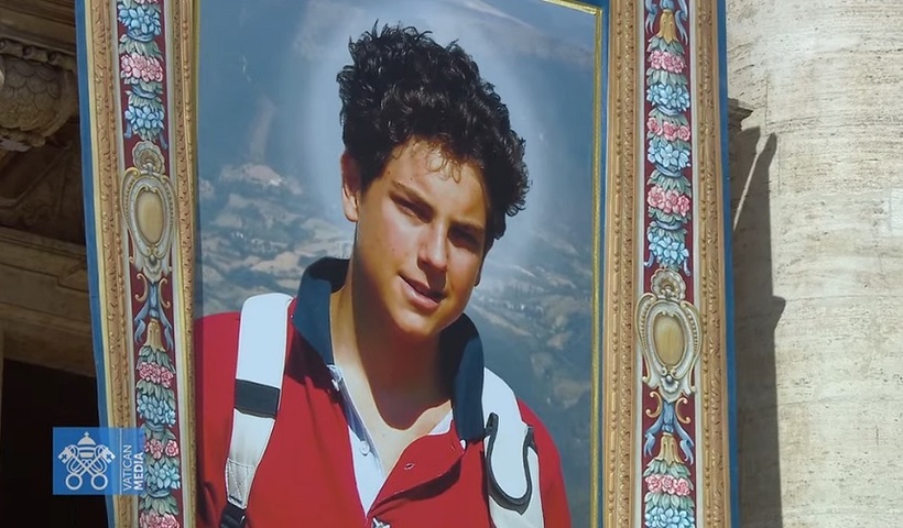 Un adolescent italian a devine primul sfânt milenial