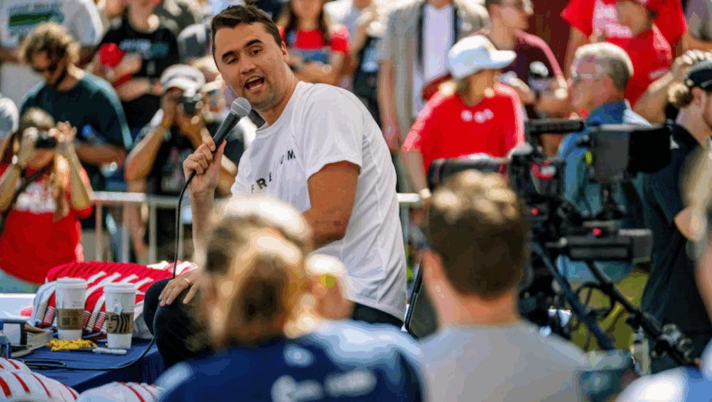  La propunerea AUR, parlamentarii români au ținut un moment de reculegere pentru activistul american Charlie Kirk