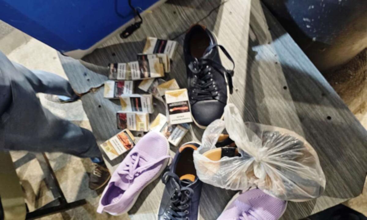 Contrabandă ingenioasă demascată la frontieră, la Sculeni: țigări ascunse în încălțăminte