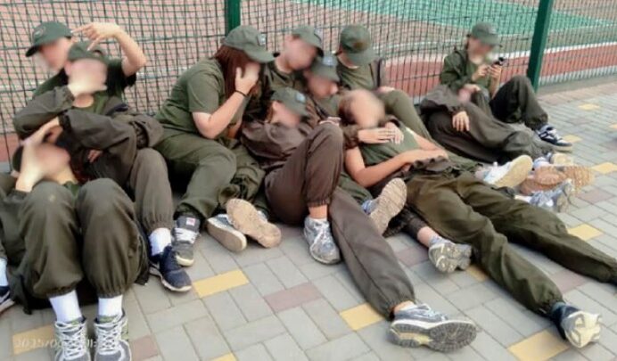 Rusia are o reţea de 200 de tabere pentru „spălarea creierului” copiilor ucraineni – raport