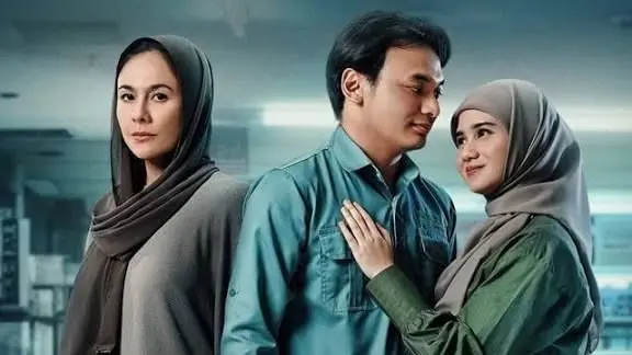 Un film despre aventura unui bărbat cu soacra sa a devenit viral în Indonezia