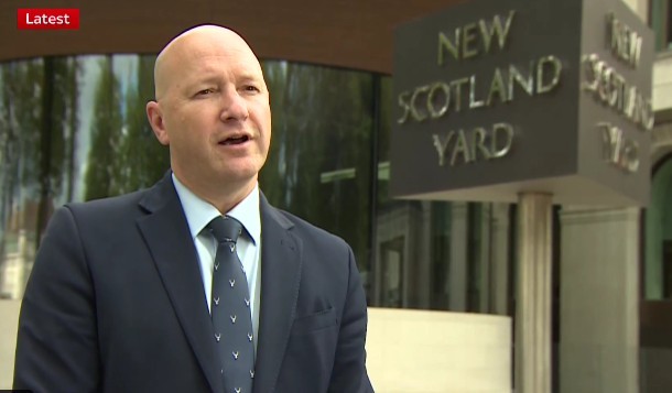 Trei persoane suspectate de colaborare cu serviciile secrete ruseşti, arestate de Poliţia britanică 