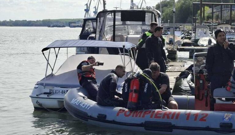 Brăila: Intervenţie a pompierilor pentru căutarea unui autoturism căzut în Dunăre