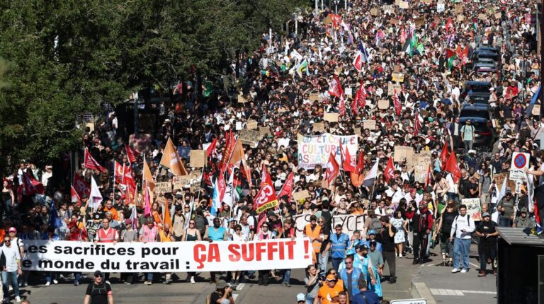 Franța - Sute de mii de oameni au manifestat împotriva austerității: „Am fi proști să ne oprim acum”