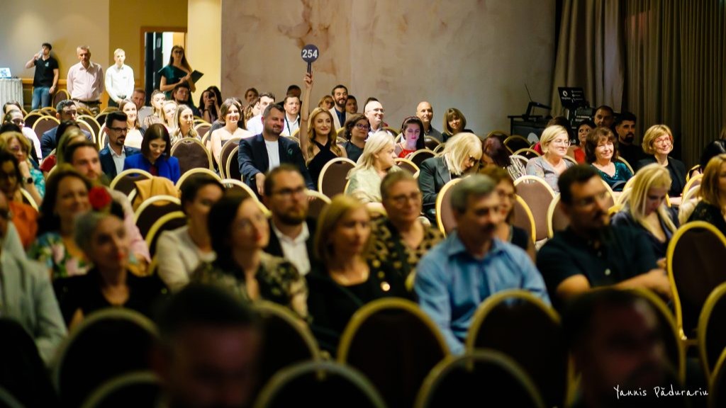 Arta și generozitatea schimbă destine la Iași. Licitație de artă pentru copiii vulnerabili, la Gala „Zâmbet în Dar”