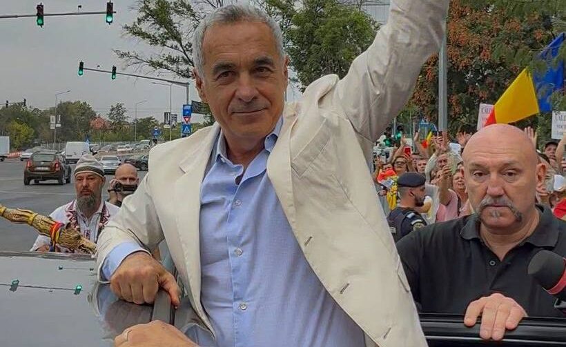  Călin Georgescu a recitat „Cățeluș cu părul creț”, la ieșirea de la controlul judiciar. Nu vrea alegeri anticipate