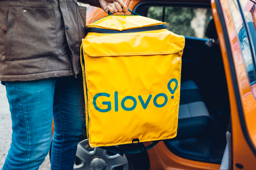 A spart două restaurante și a furat banii donați de clienți pentru pisici și câini, o geantă Glovo, câteva seturi de pahare și un ceainic turcesc