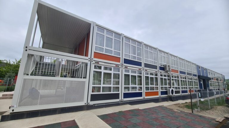 Cine alege ce mănâncă copiii la grădiniță? Un ONG din Valea Lupului preia controlul meniului, iar părinții cer explicații pentru alegerea firmei de catering din Miroslava